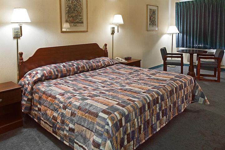 Room 10 of 29