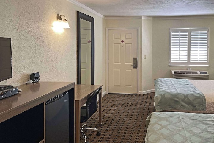 Room 39 of 48