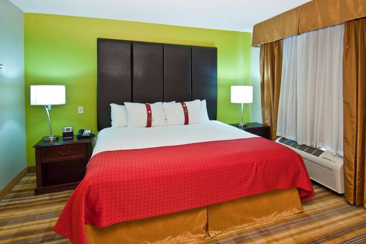 Room 13 of 23