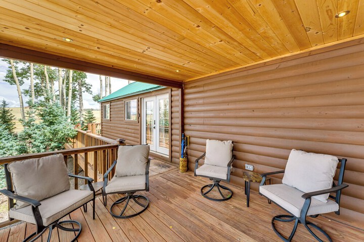 Mountain Views: Cabin in Fort Garland Near Hiking
