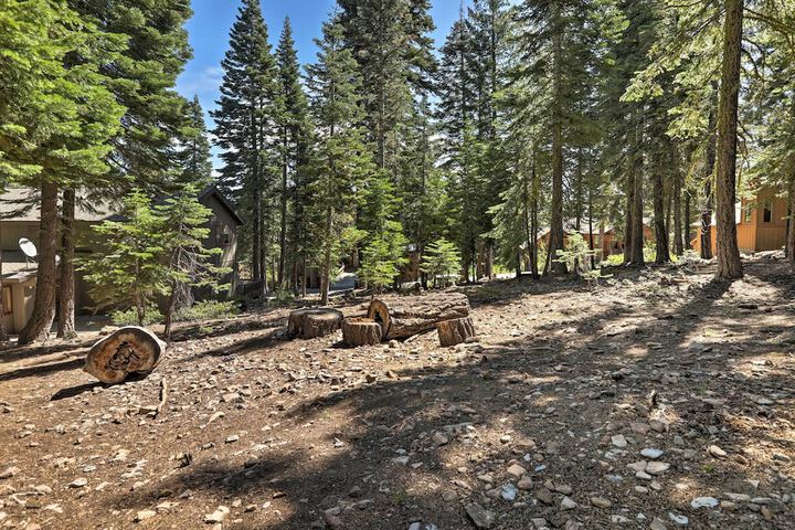 North Lake Tahoe Cabin: 4 Mi to the Beach!