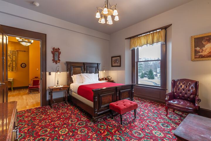 Room 34 of 148