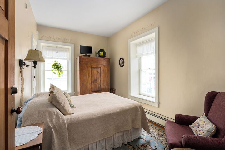 Room 35 of 61