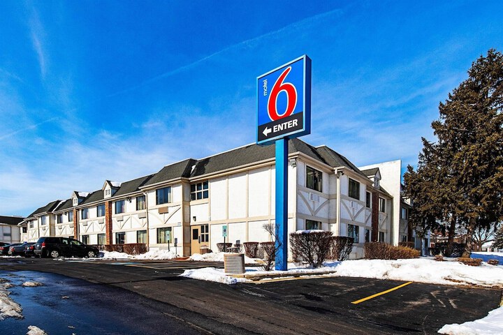 Motel 6 Palatine IL - Chicago Northwest