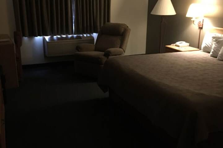 Moose Lake Lodge & Suites