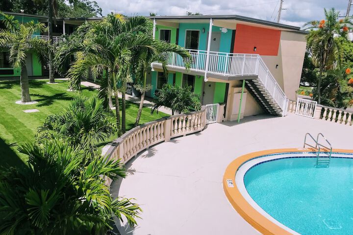 Hotel Exterior 79 of 92