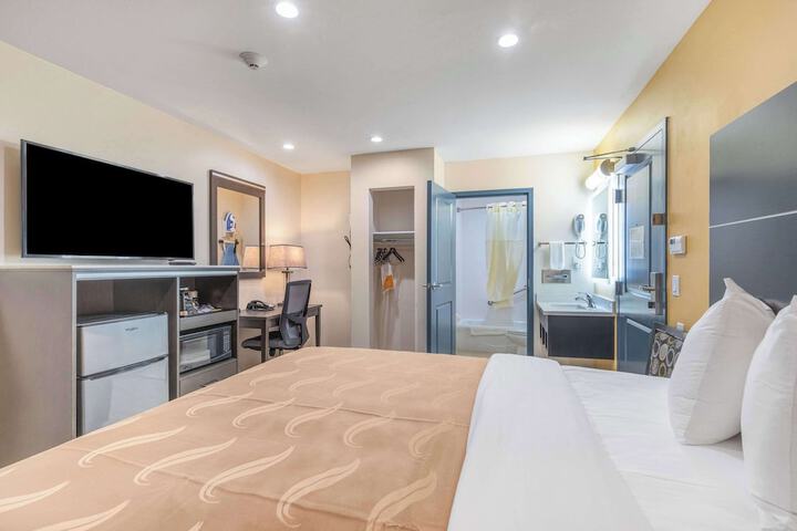 Room 11 of 30