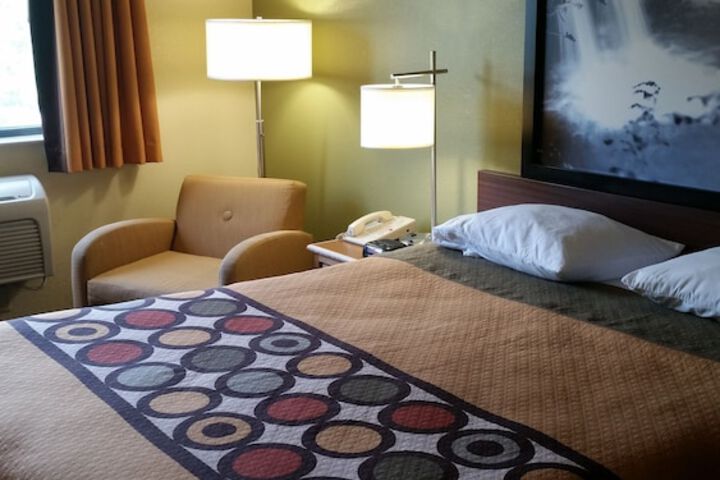 Super 8 by Wyndham Wheeling WV