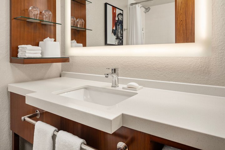 Delta Hotels by Marriott Minneapolis Northeast