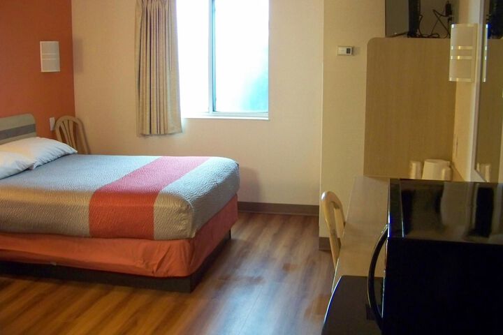 Room 8 of 22
