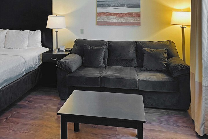 Room 30 of 65
