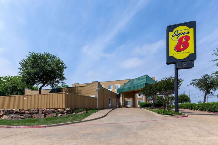 Super 8 by Wyndham Garland / Rowlett/East Dallas Area
