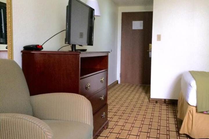 Room 22 of 48