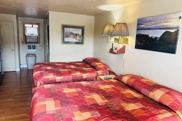 Room 13 of 18