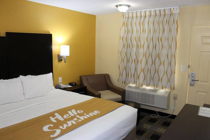 Days Inn by Wyndham Canton