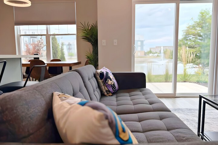4BR Townhouse with Parking - WV rep 3