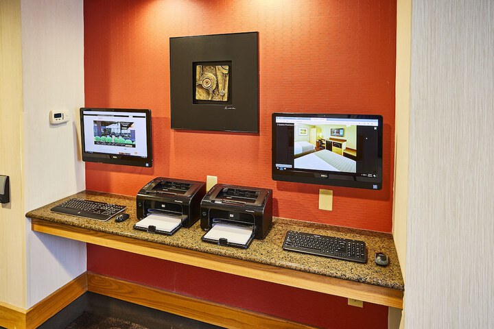 Business Center 39 of 41