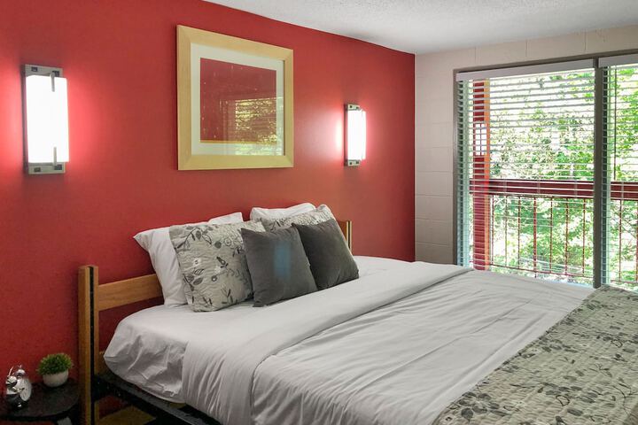Room 10 of 24