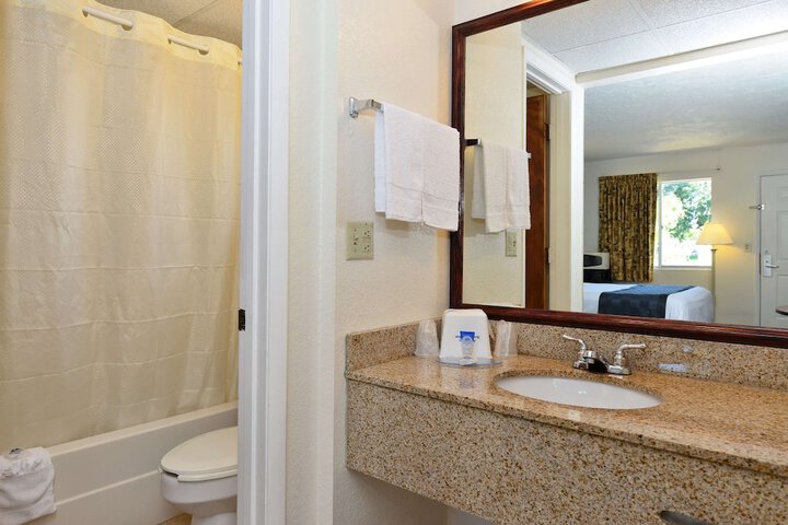 Room 14 of 28