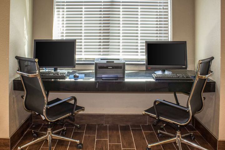 Business Center 41 of 43