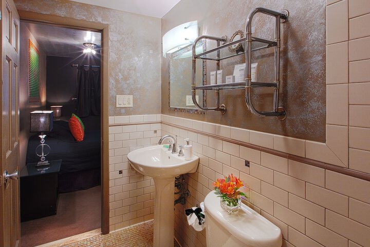 Room 62 of 168