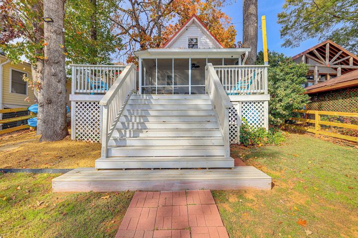 Discover Lakeside Bliss at Jackson Lake!