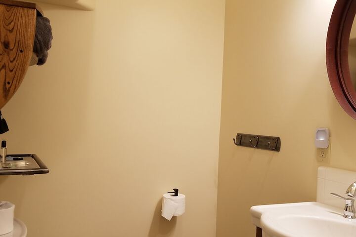 Room 73 of 126