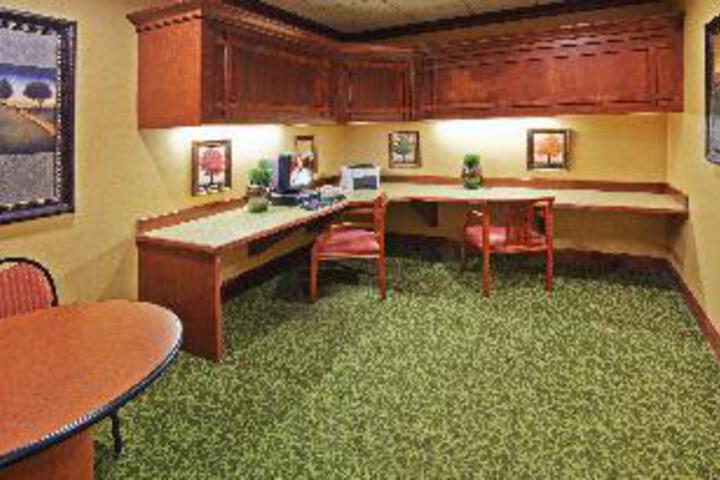 Country Inn & Suites by Radisson Springfield Downtown