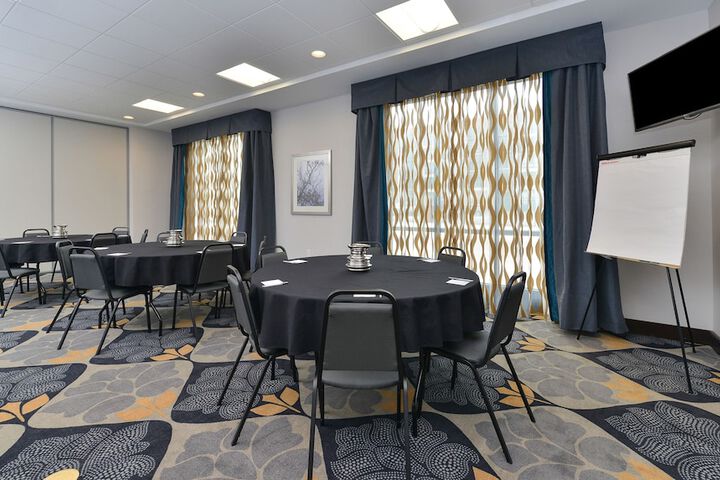 Hampton Inn & Suites Des Moines Downtown