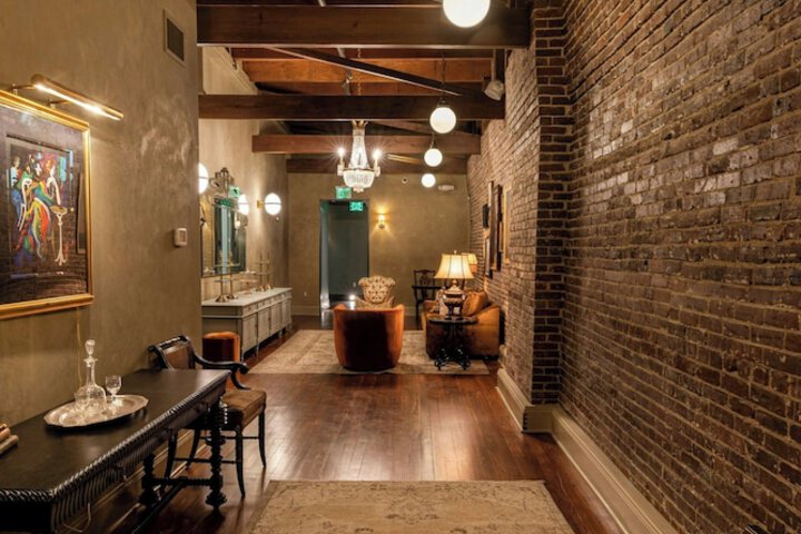 Hotel Cleo Knoxville Downtown, a Tribute Portfolio Hotel