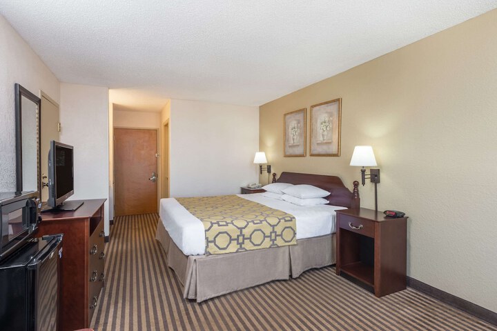 Room 9 of 36