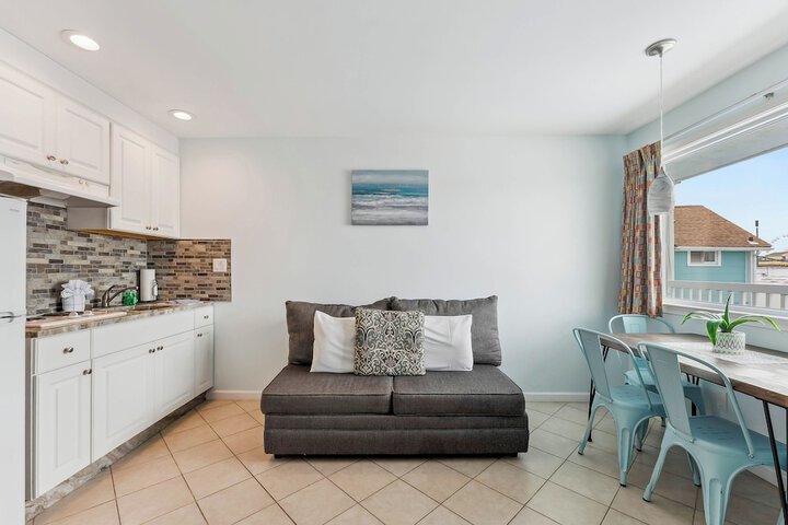 Daytona Inn & Suites