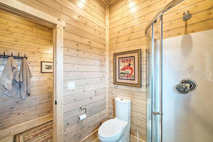 Ennis Lake Studio w / Kayak Pool & Fire Pit!