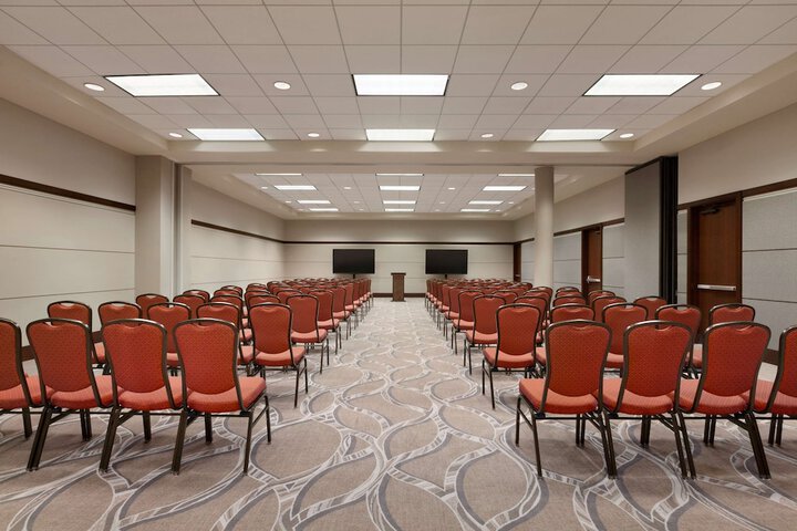 Embassy Suites by Hilton Charleston Airport Convention Ctr