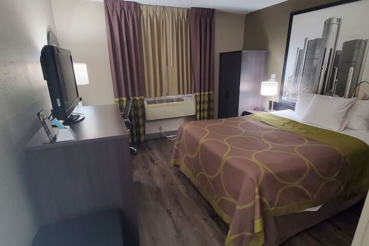 Room 11 of 27