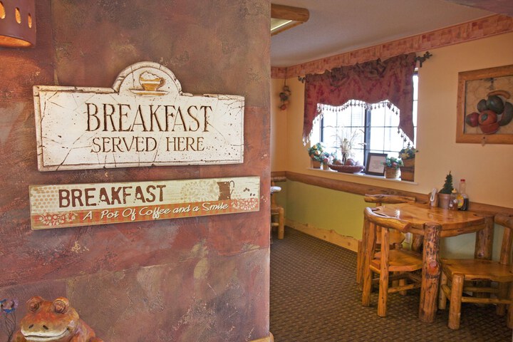 Breakfast/Coffee Service 84 of 112