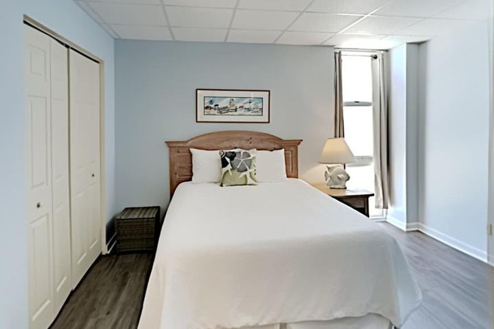 Room 28 of 104