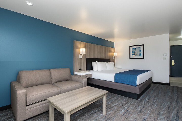 Oyster Bay Inn & Suites