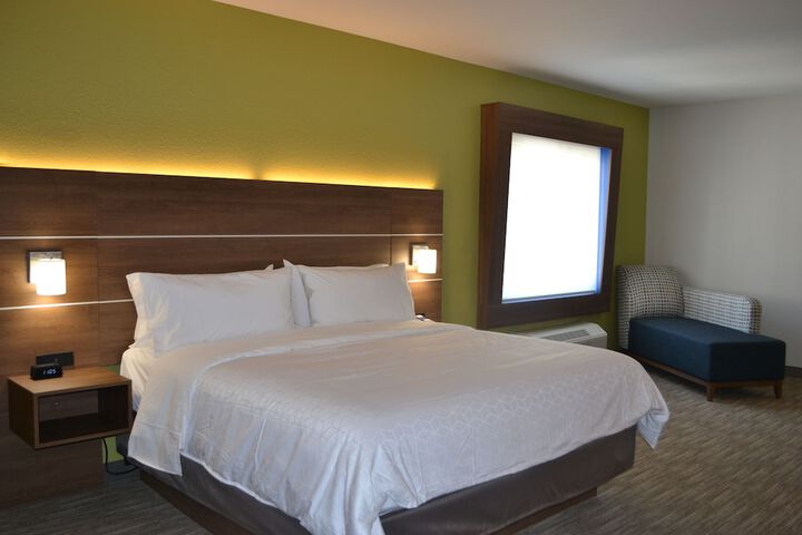 Room 25 of 34