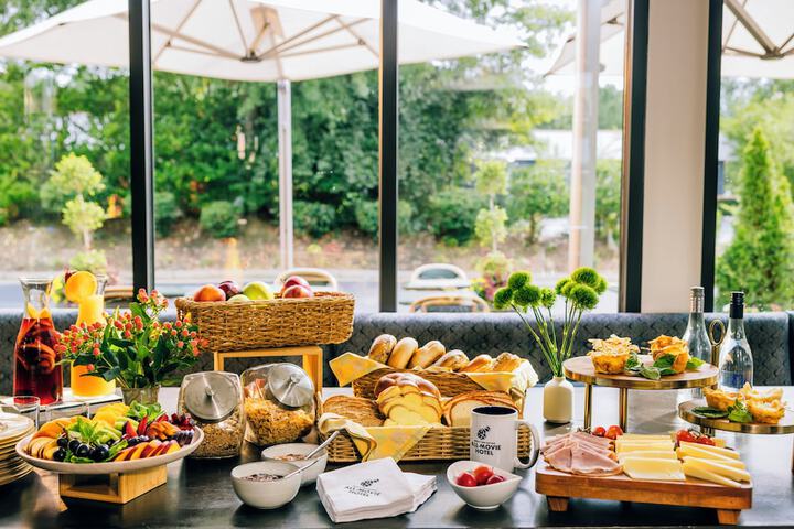Breakfast/Coffee Service 20 of 24