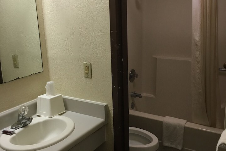 Room 9 of 11