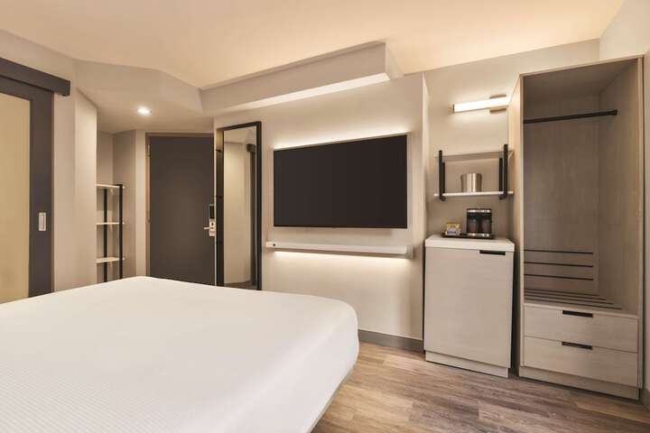 Room 46 of 96