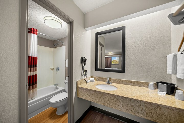 Room 21 of 33