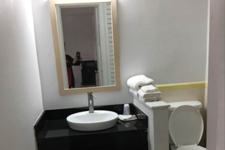 Room 8 of 18