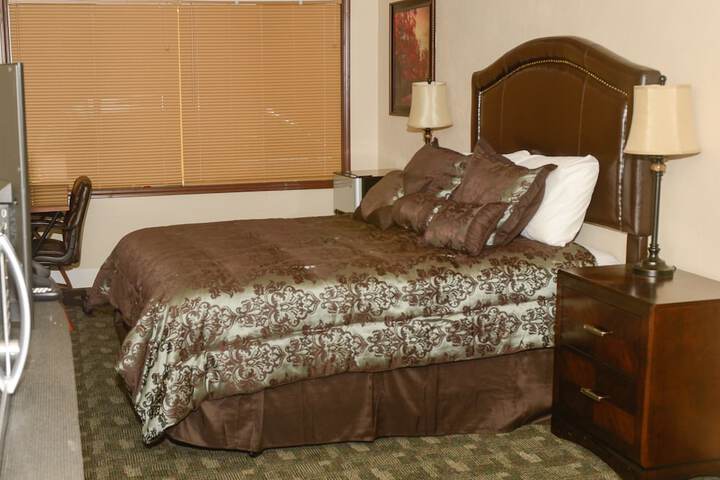Room 10 of 28