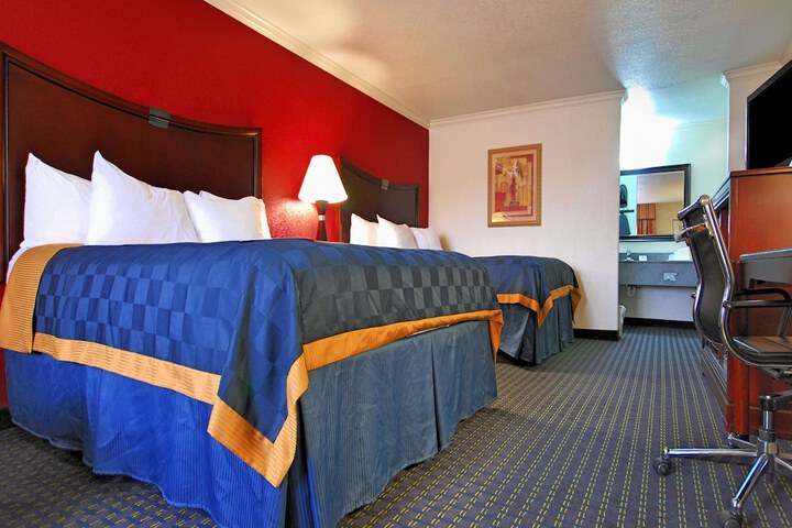 Room 8 of 15
