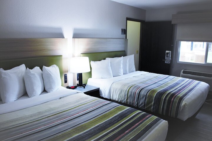 Country Inn & Suites by Radisson Monterey Beachfront-Marina, CA