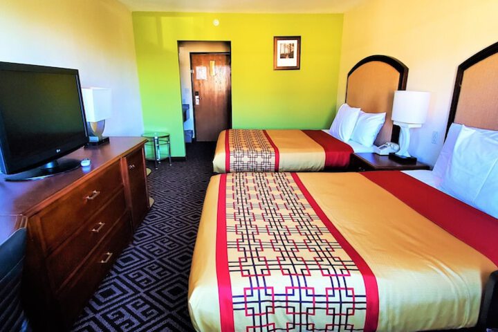 Room 33 of 42