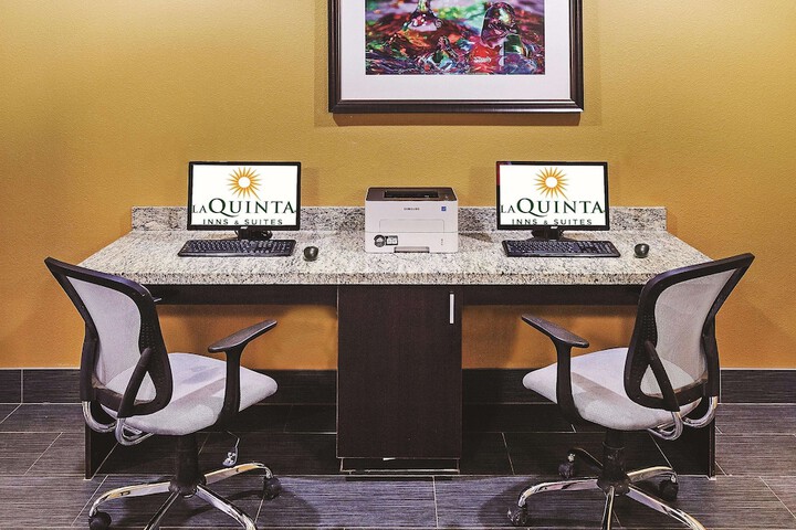 La Quinta Inn & Suites by Wyndham Jourdanton - Pleasanton