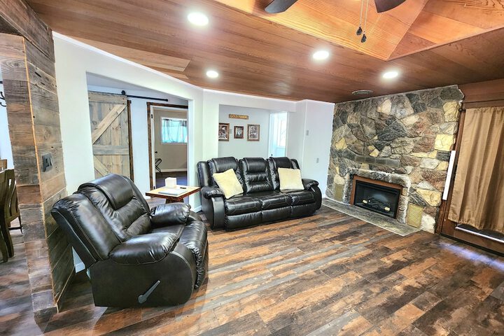 Miners Suite in Shaver Lake